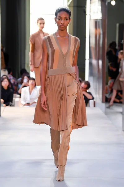 Look 37